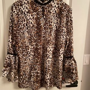 Animal print blouse with long sleeves